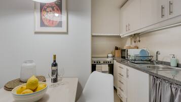 Apartment, 2 Schlafzimmer | Eigene Küche | Großer Kühlschrank, Mikrowelle, Herdplatte, Espressomaschine