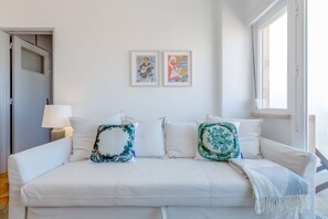 Appartamento, 1 camera da letto | Area soggiorno | TV a schermo piatto