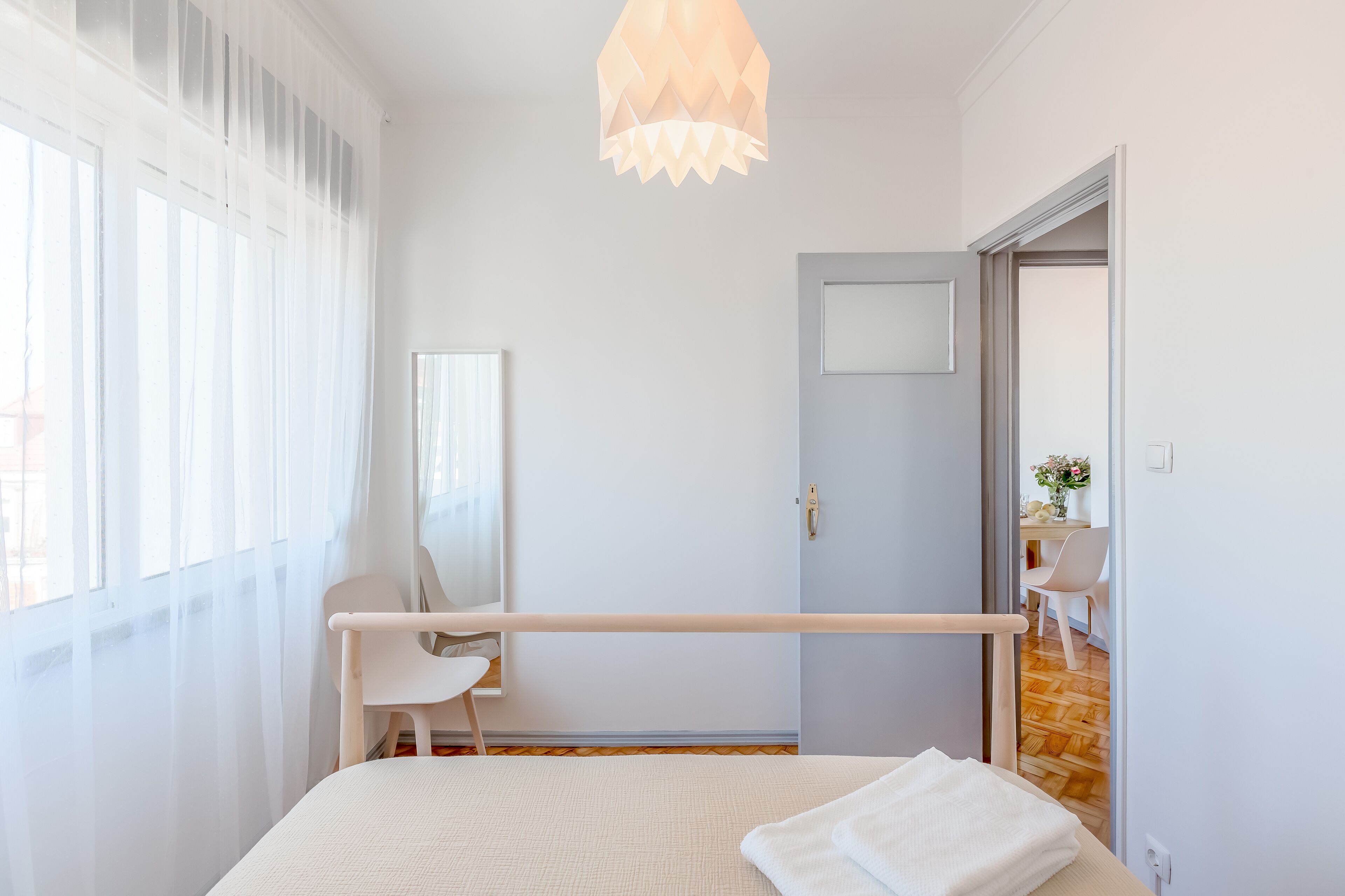 1 habitación, tabla de planchar con plancha, cunas y wifi gratis 