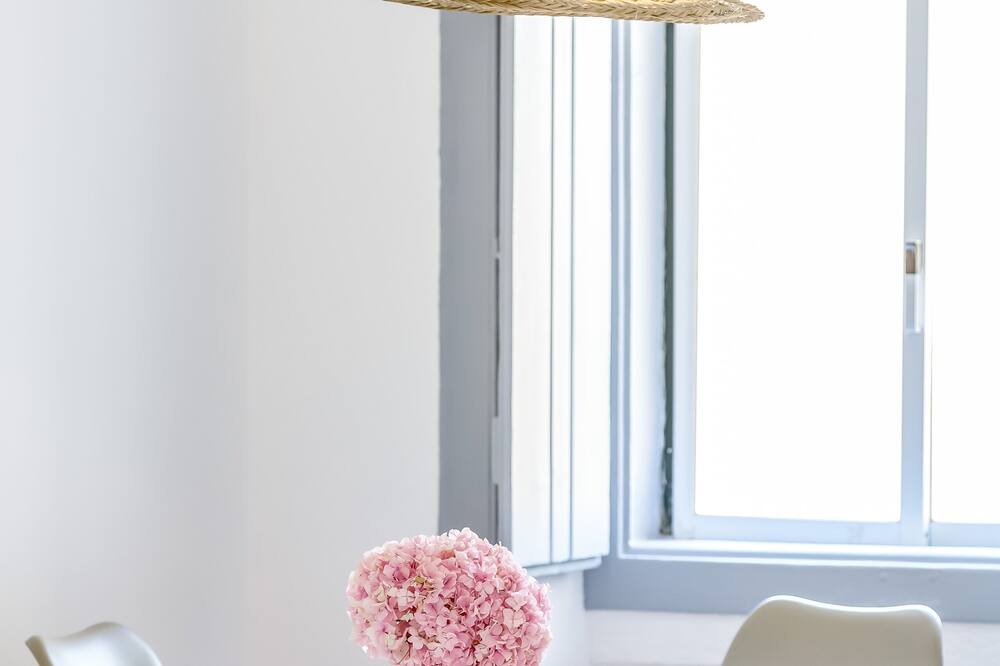 Alfama, Bright Spacious W/ Terrace Apartment, By TimeCooler