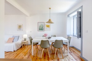 Appartement, 3 chambres | Coin séjour