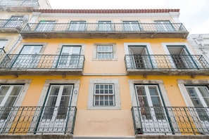 Exterior - Bright & Spacious Alfama Typical Apartment, By TimeCooler (Lisbon)