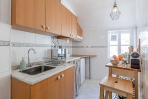 Appartement, 1 chambre | Cuisine privée | Réfrigérateur, four à micro-ondes, surface de cuisson