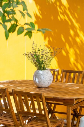 Exterior detail - Bright & Spacious W/ Orange Tree Patio Apartment by TimeCooler (Lisbon)