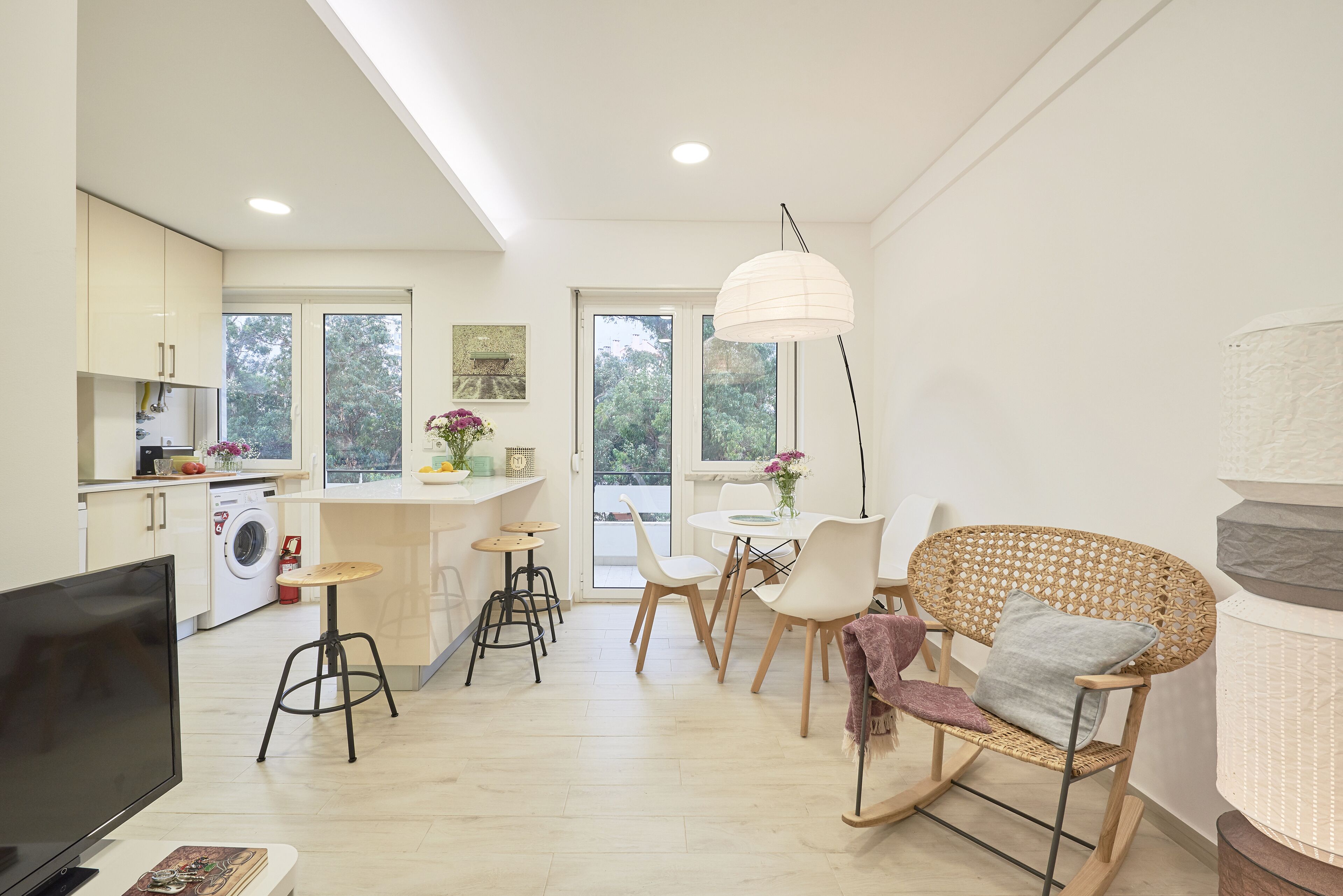 Appartamento, 2 camere da letto, balcone | Area soggiorno | TV a schermo piatto