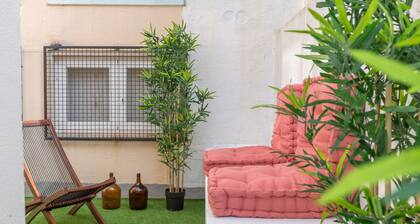Sunny Apartment with Patio, By TimeCooler