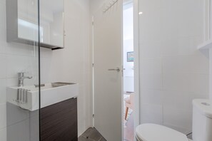 Apartment, 2 Bedrooms, Patio | Bathroom | Shower, hair dryer, towels, soap