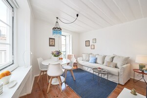 Apartamento, 1 quarto | Área de estar | TV de tela plana