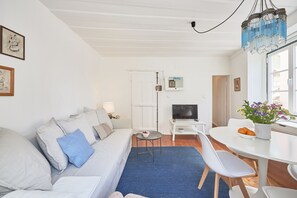 Appartement, 1 slaapkamer | Woonruimte | Een flatscreentelevisie