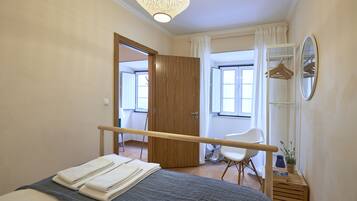 Appartement, 2 slaapkamers | 2 slaapkamers, een strijkplank/strijkijzer, babybedden, gratis wifi