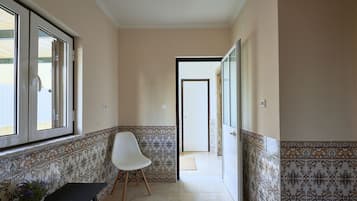 Appartement, 2 slaapkamers | Woonruimte | Een flatscreentelevisie