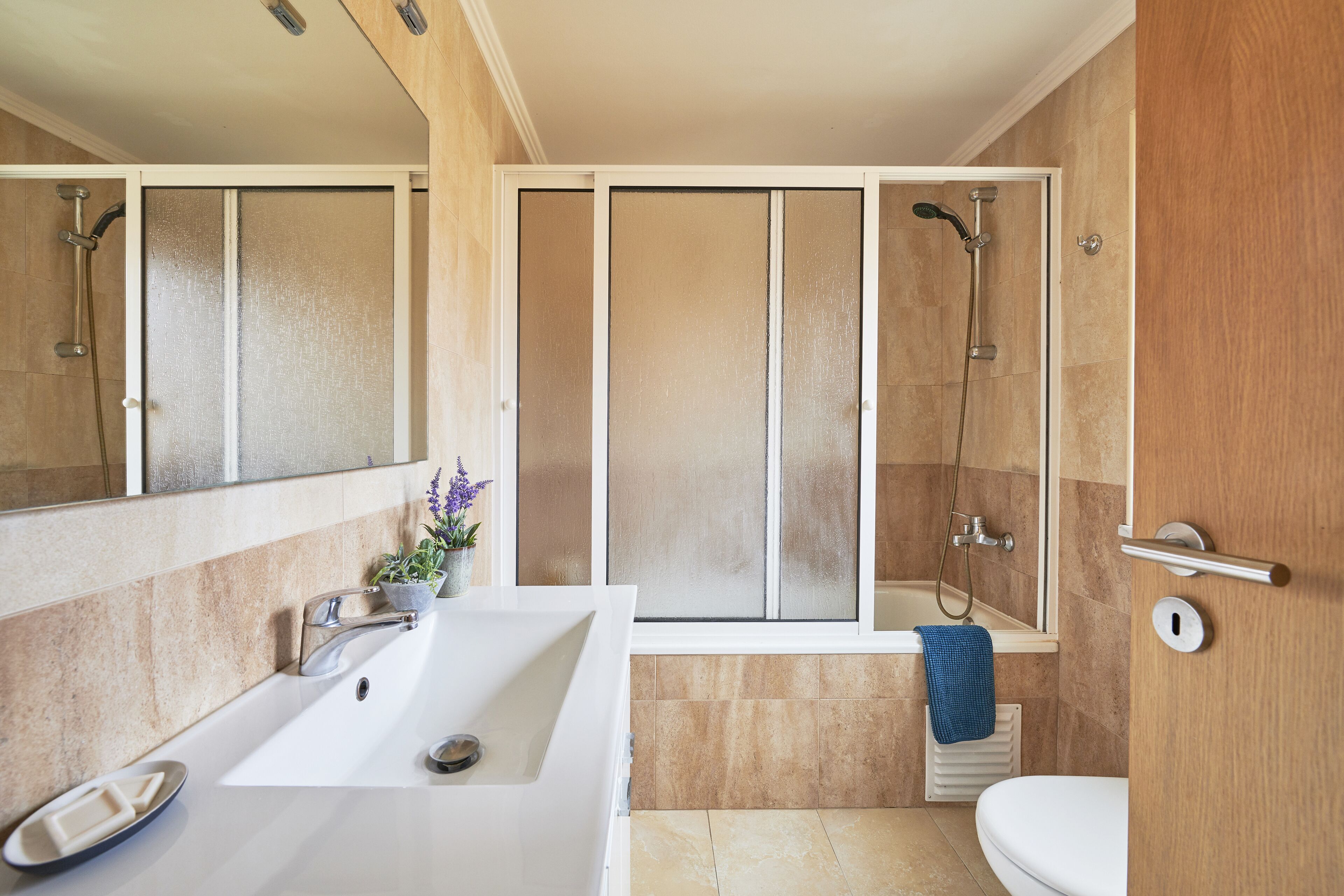 Apartment, 3 Bedrooms, Patio | Bathroom | Bathtub, hair dryer, towels, soap