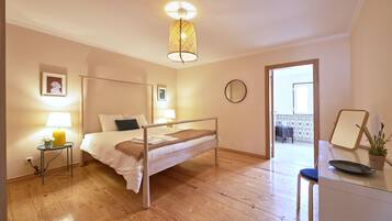 3 bedrooms, iron/ironing board, cots/infant beds, free WiFi
