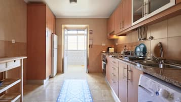 Apartment, 3 Bedrooms, Patio | Private kitchen | Full-size fridge, microwave, stovetop, dishwasher