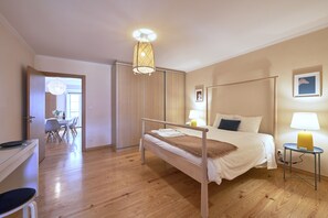 Appartement, 3 chambres, patio | 3 chambres, fer et planche à repasser, lit de bébé (supplément)