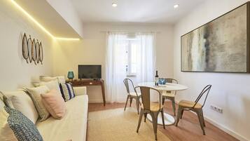 Appartement, 1 chambre, rez-de-chaussée | Coin séjour | Télévision à écran plat