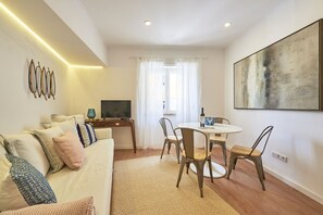 Apartamento, 1 quarto, no piso térreo | Área de estar | TV de tela plana