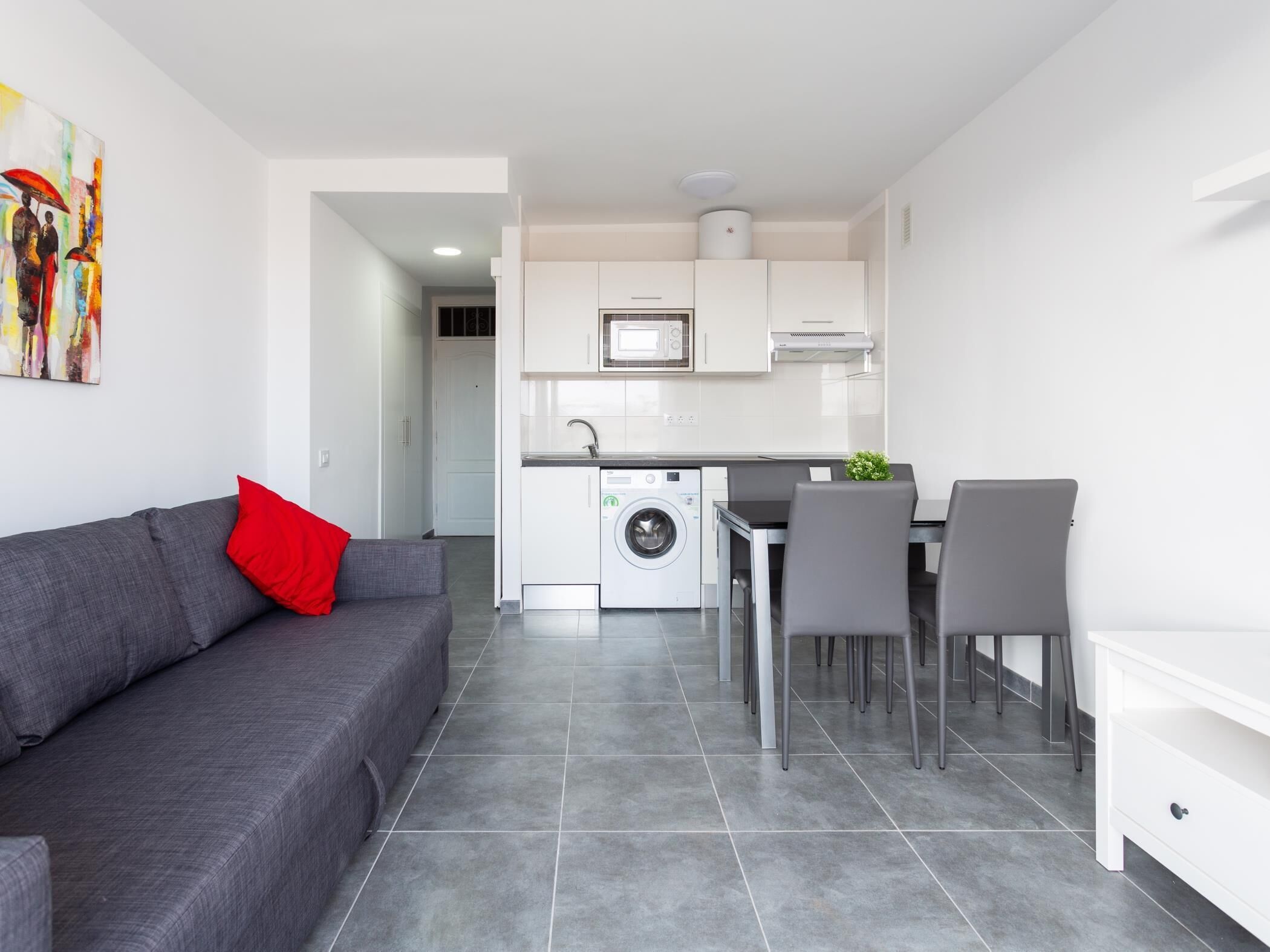 Close to the sky: apartment surrounded by beaches