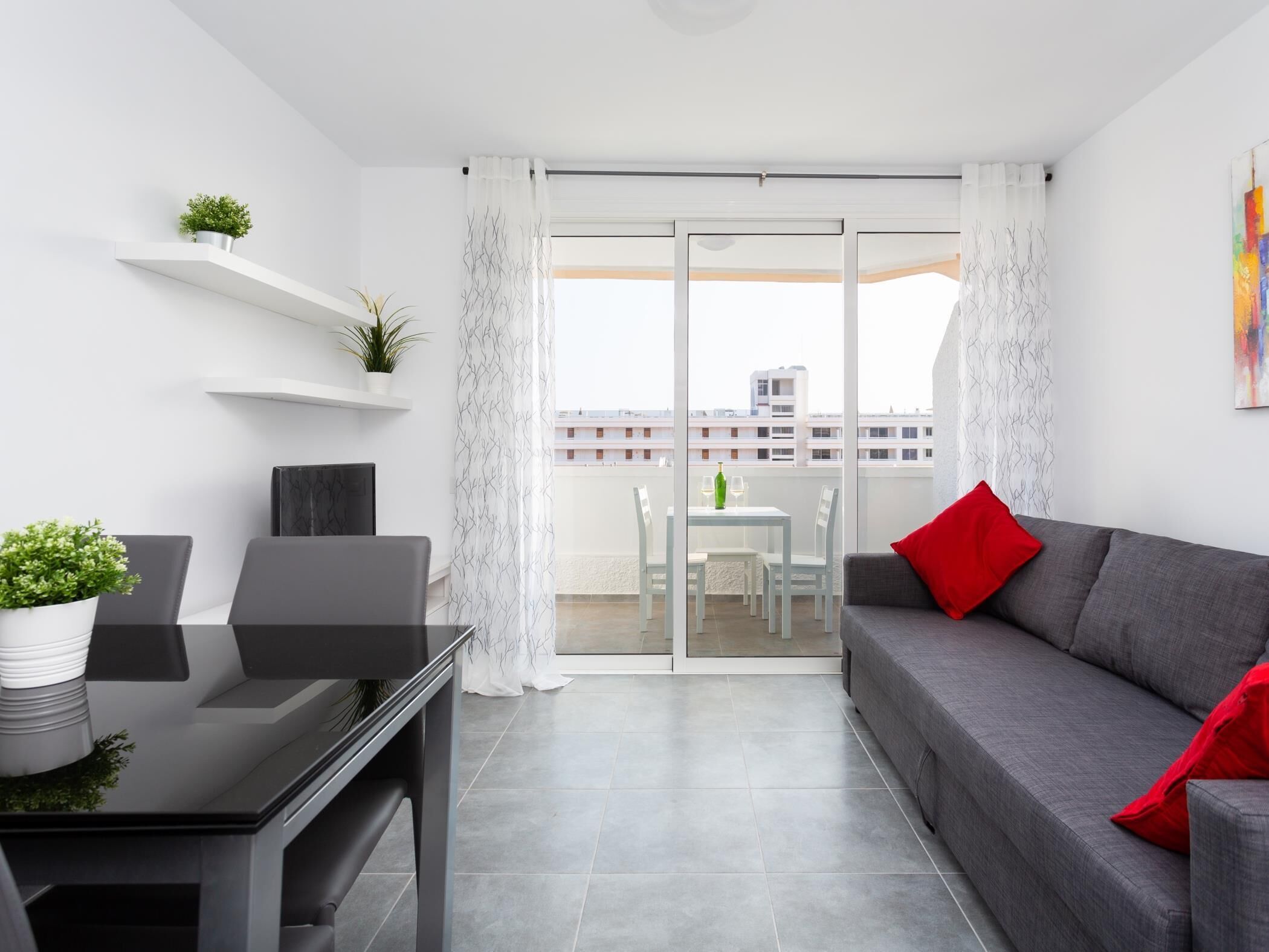 Close to the sky: apartment surrounded by beaches