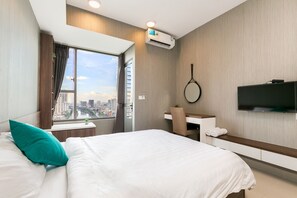 Premium bedding, desk, soundproofing, iron/ironing board - Rivergate Residence Apartments (Ho Chi Minh City)