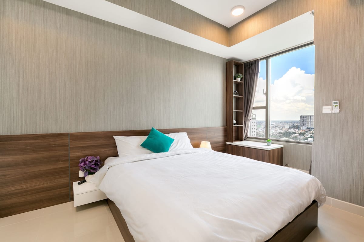Deluxe Studio, Multiple Beds, Non Smoking, Pool Access | 2 bedrooms, premium bedding, desk, soundproofing