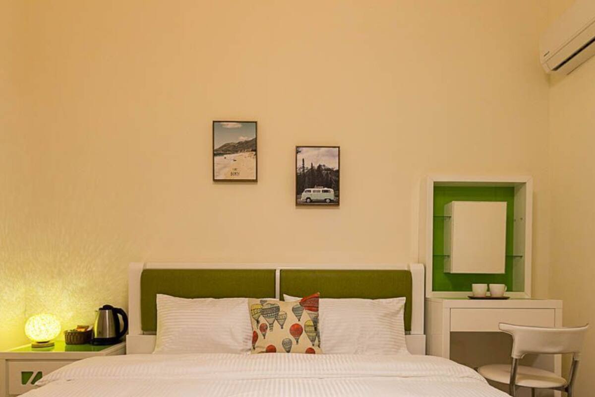 Double Room, Shared Bathroom | Free WiFi, bed sheets