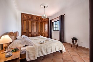 4 Schlafzimmer, Zimmersafe, Bügeleisen/Bügelbrett, kostenloses WLAN