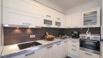 Fridge, microwave, oven, dishwasher