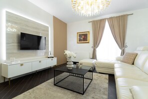 TV - Villa next to the sea, private heated pool,ensuite bathroom (Pridraga)