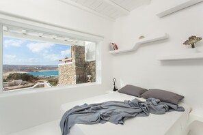 4 chambres, coffres-forts dans les chambres, bureau