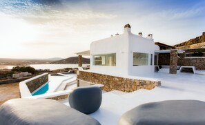 Property grounds - THE BEACH HOUSE MYKONOS - SLEEK BEACHSIDE VILLA WITH PRIVATE HEATED POOL (MYKONOS)