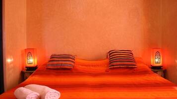 2 bedrooms, blackout curtains, soundproofing, free WiFi