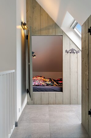 3 bedrooms, iron/ironing board, travel cot, free WiFi - Luxurious apartment in “The Stables” of our Farmers Inn near Amsterdam (Ilpendam)