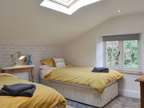 2 bedrooms, free WiFi, bed sheets - 2 bedroom accommodation in High Bickington, near Great Torrington (High Bickington, near Great Torrington)