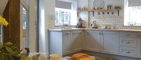 Astianpesukone, syöttötuoli