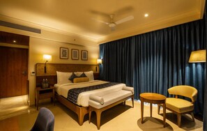 In-room safe, desk, blackout curtains, iron/ironing board - Marquis Beach Resort (Candolim)