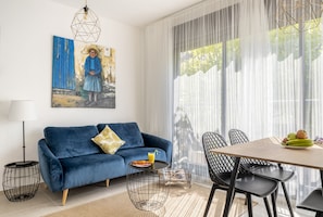 Apartment, 2 Bedrooms | Living area