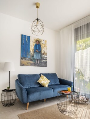Apartment, 2 Bedrooms | Living area