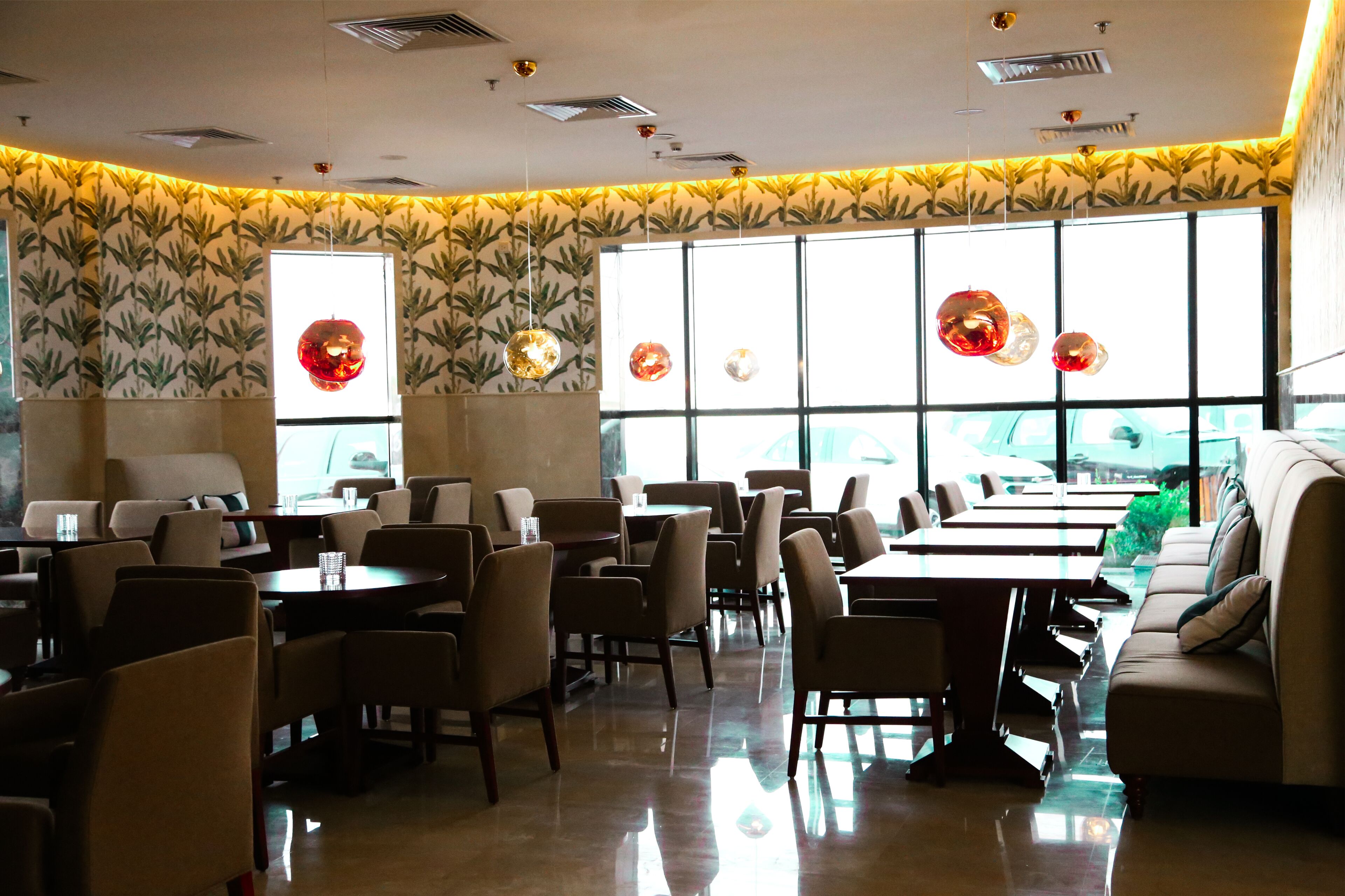 breakfast, lunch, dinner served; international cuisine