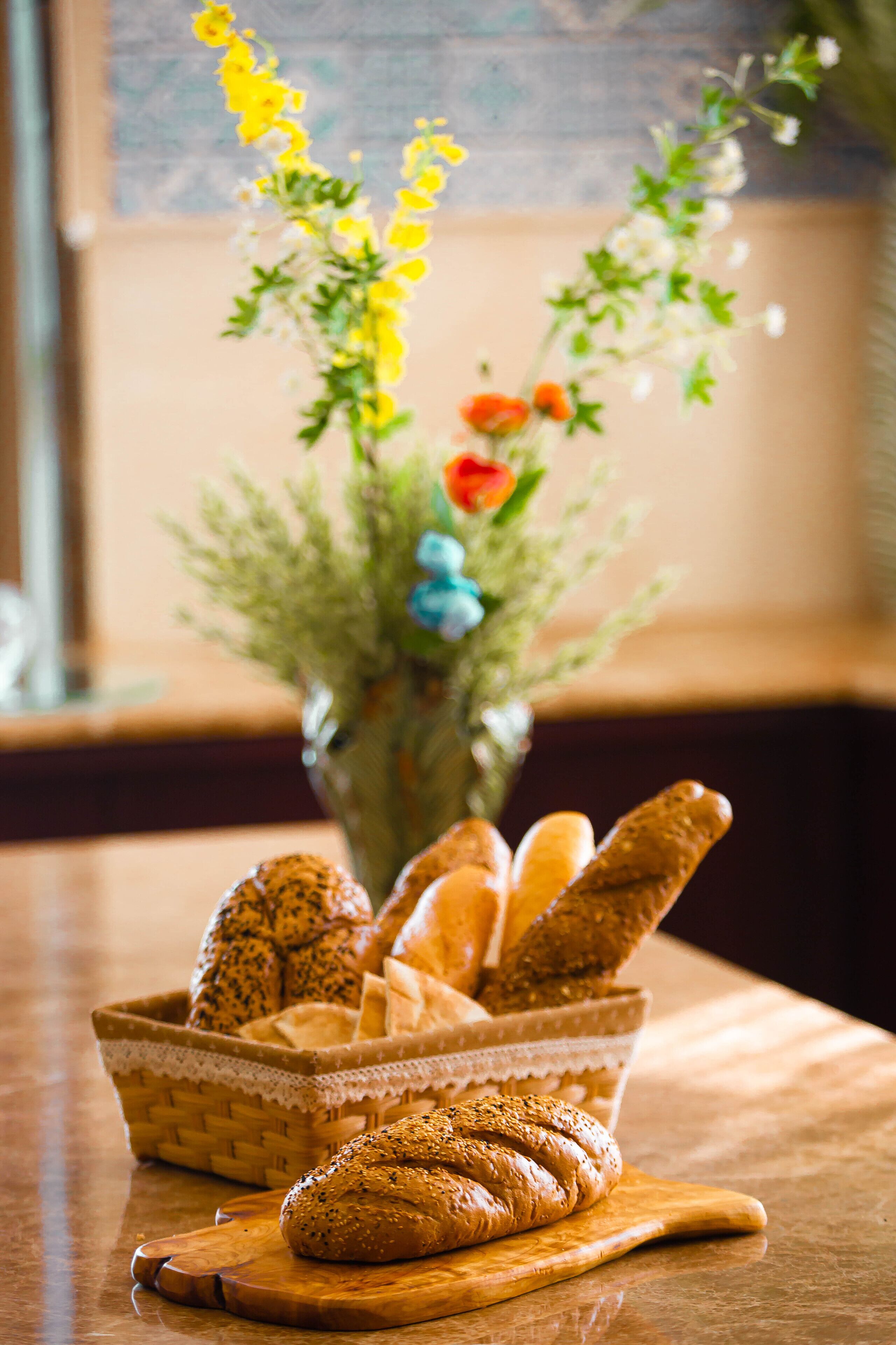 breakfast, lunch, dinner served; international cuisine