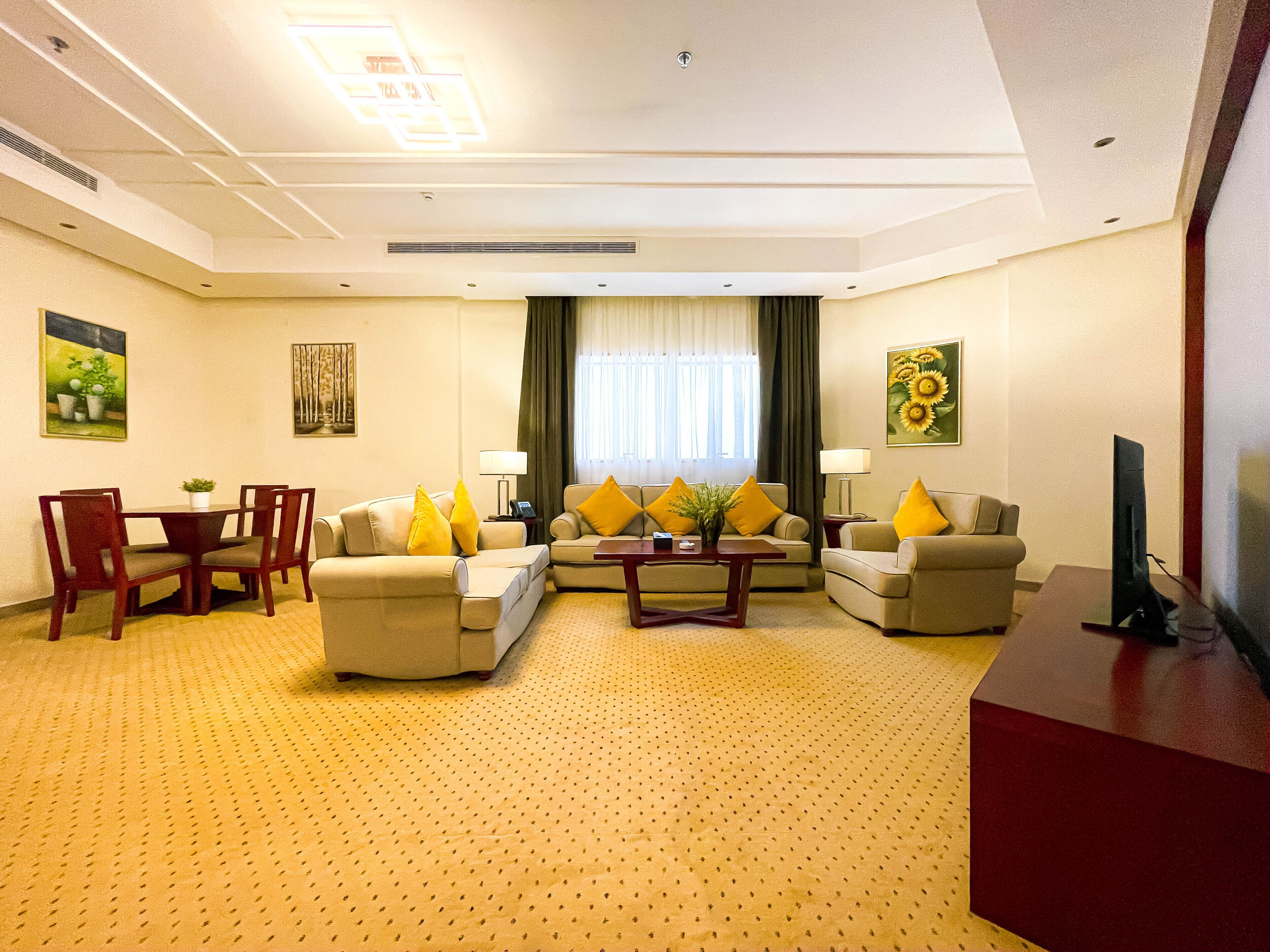 executive suite, 1 king bed | in-room safe, desk, blackout curtains, soundproofing