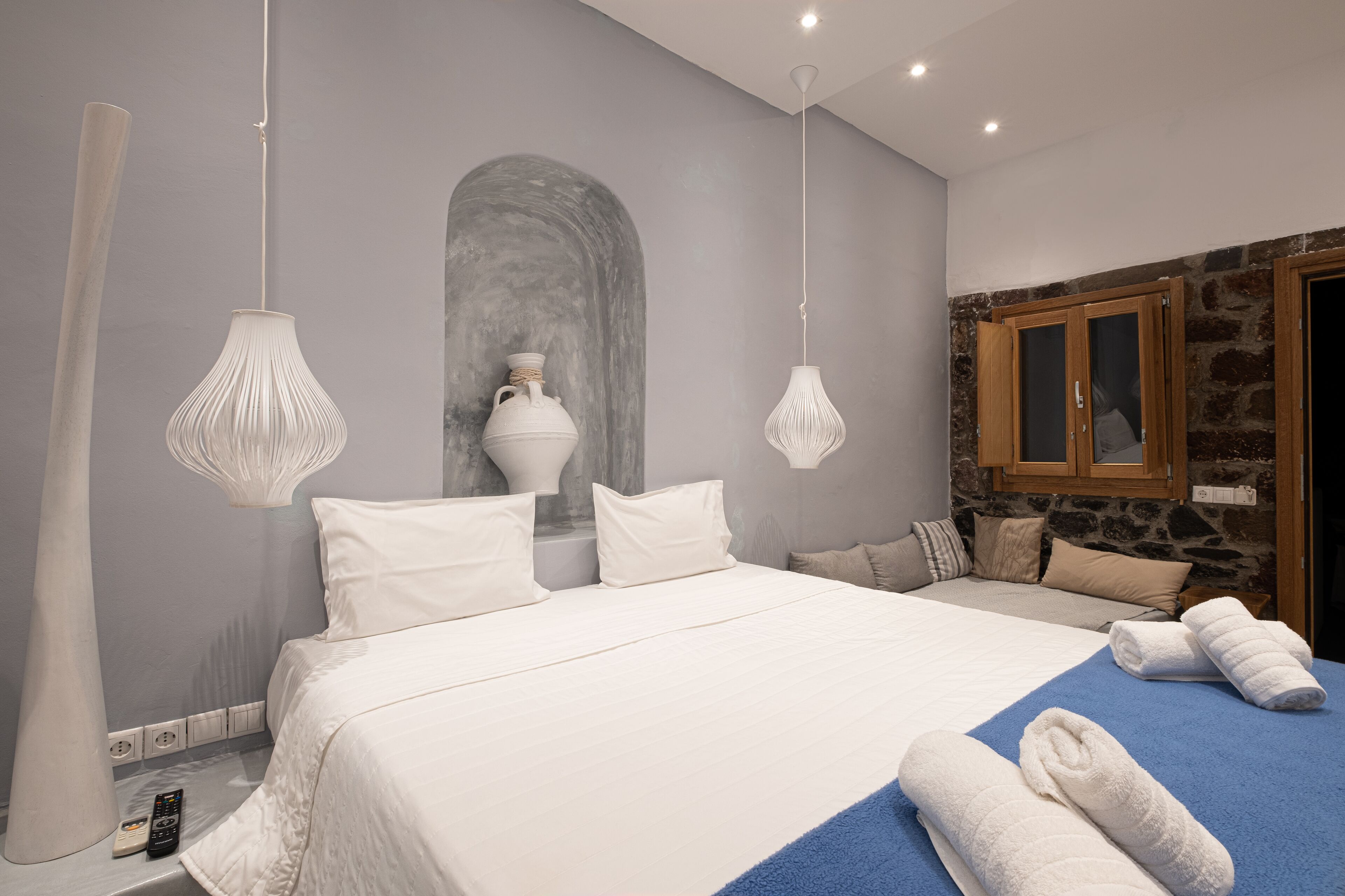 Photo - Loucas on the Cliff