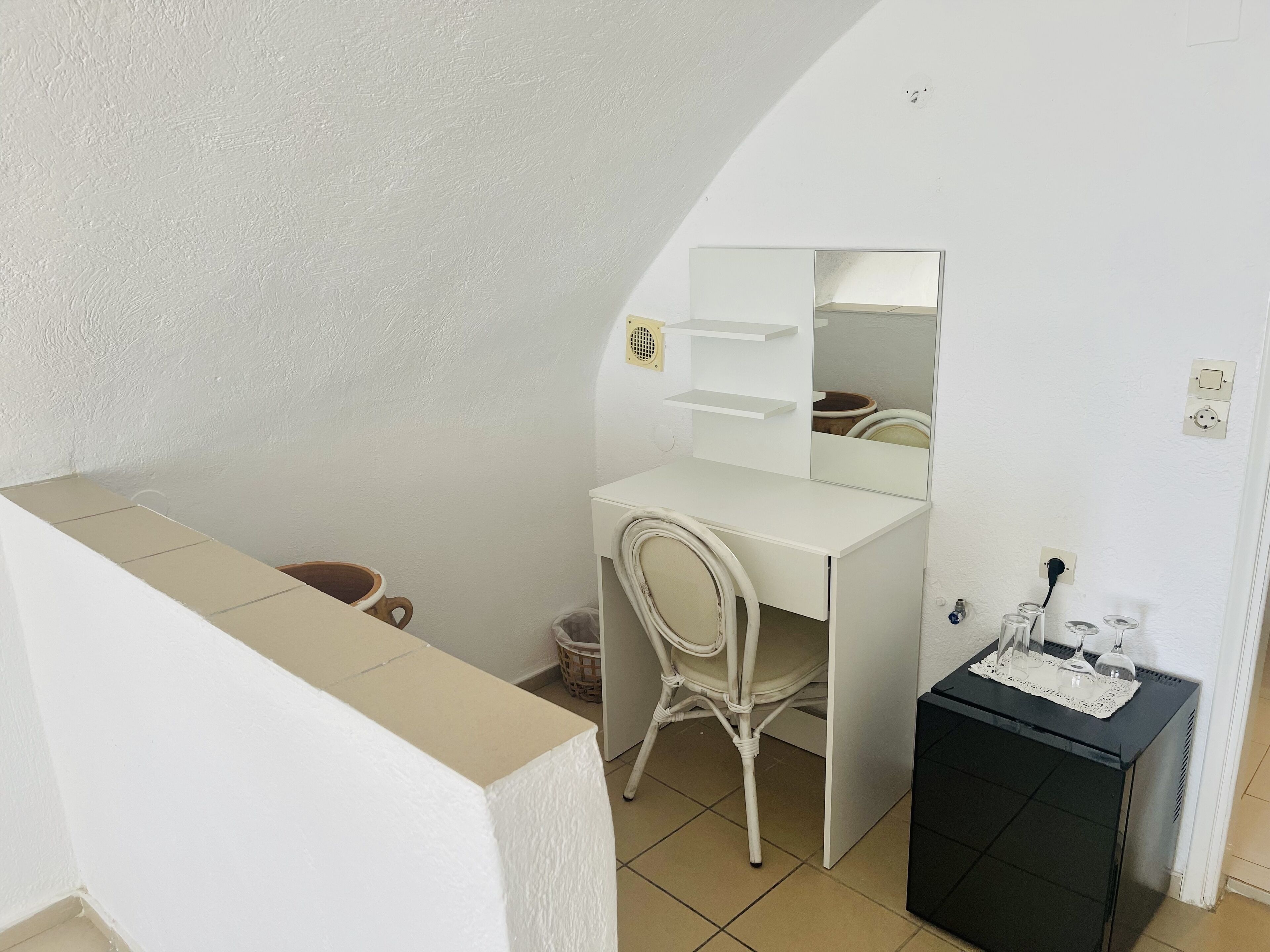 Photo - Loucas on the Cliff