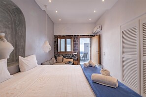 Executive Double Room (Caldera View) | Soundproofing, bed sheets - Loucas On The Cliff (Santorini)