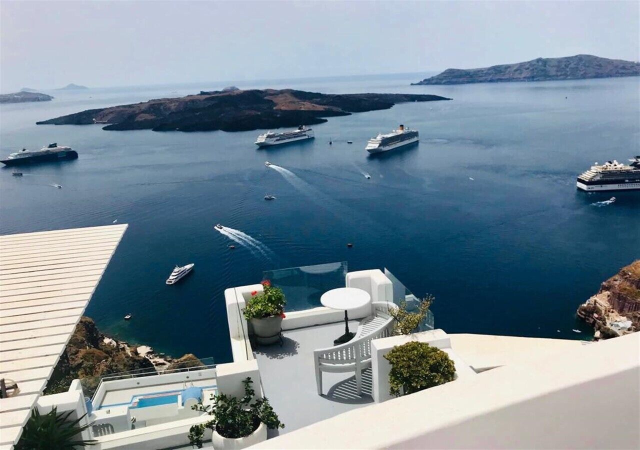 Photo - Loucas on the Cliff