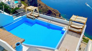 Seasonal outdoor pool - Loucas On The Cliff (Santorini)