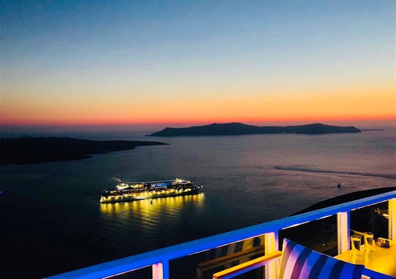 Photo - Loucas on the Cliff