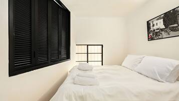 Căn hộ, 1 phòng ngủ | 1 phòng ngủ, bàn, bàn ủi/dụng cụ ủi quần áo