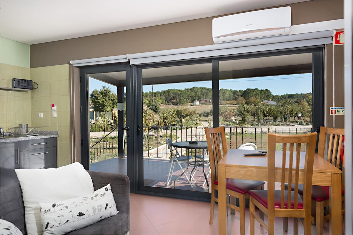 Casa Comfort, 1 camera da letto, terrazzo (Resineiro) | Pasti in camera