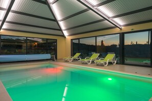 Una piscina techada